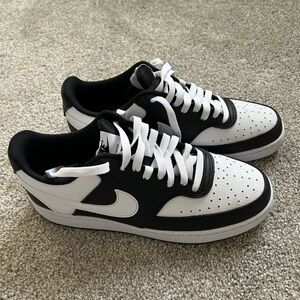 Nike Men's Monochrome Low-Top Sneakers